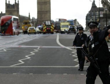 Επίθεση Βρετανία: Εικόνες από τα όπλα των Ισλαμιστών που σκόρπισαν τον τρόμο (φωτό, βίντεο)